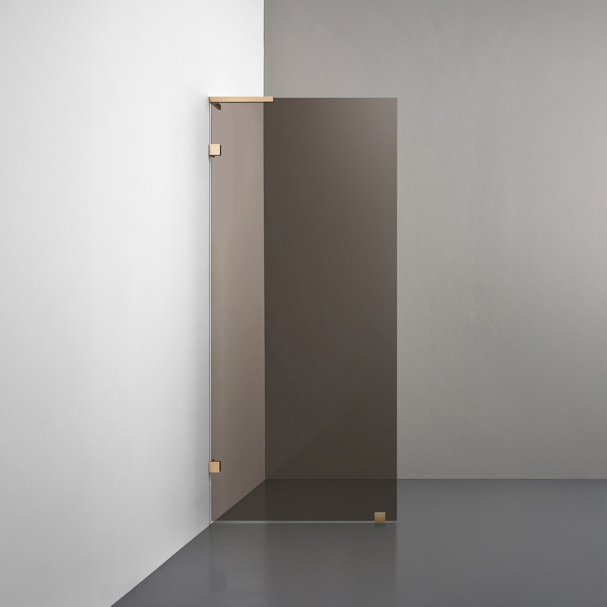 ROOH R4 Badkarsvägg, Brunfärgat glas, Brass, Stödbeslag vänster måttbeställd 
