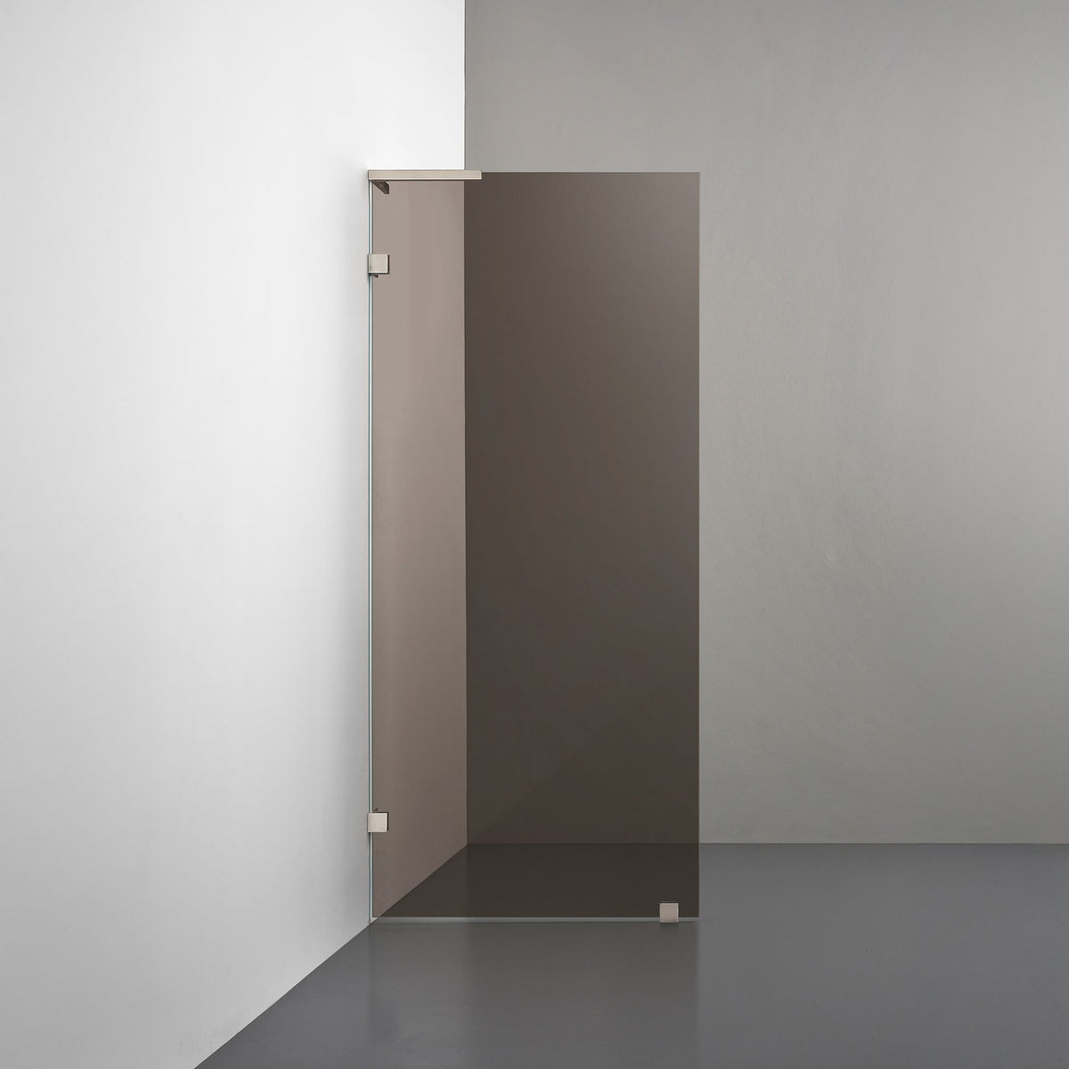 ROOH R4 Badkarsvägg, Brunfärgat glas, Brushed Nickel, Stödbeslag vänster måttbeställd 