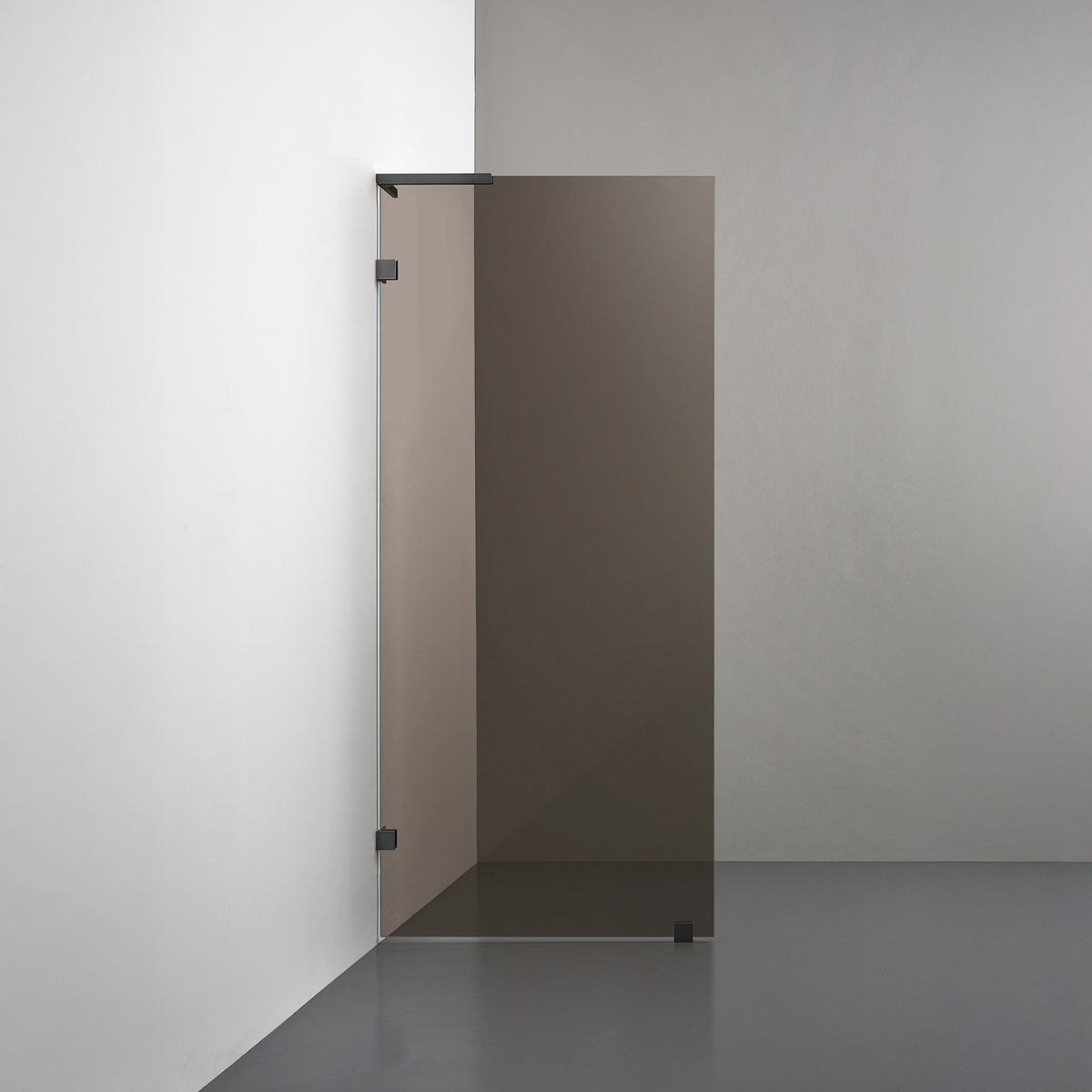 ROOH R4 Badkarsvägg, Brunfärgat glas, Matte black, Stödbeslag vänster måttbeställd 
