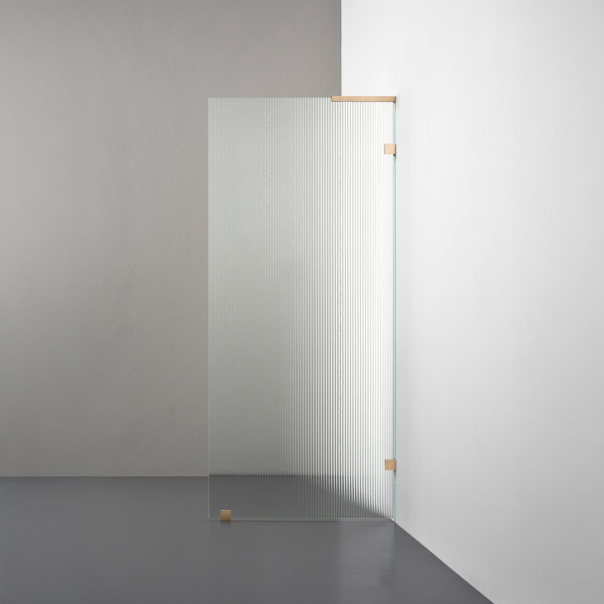 ROOH R4 Badkarsvägg, Räfflat glas, Brass, Höger 