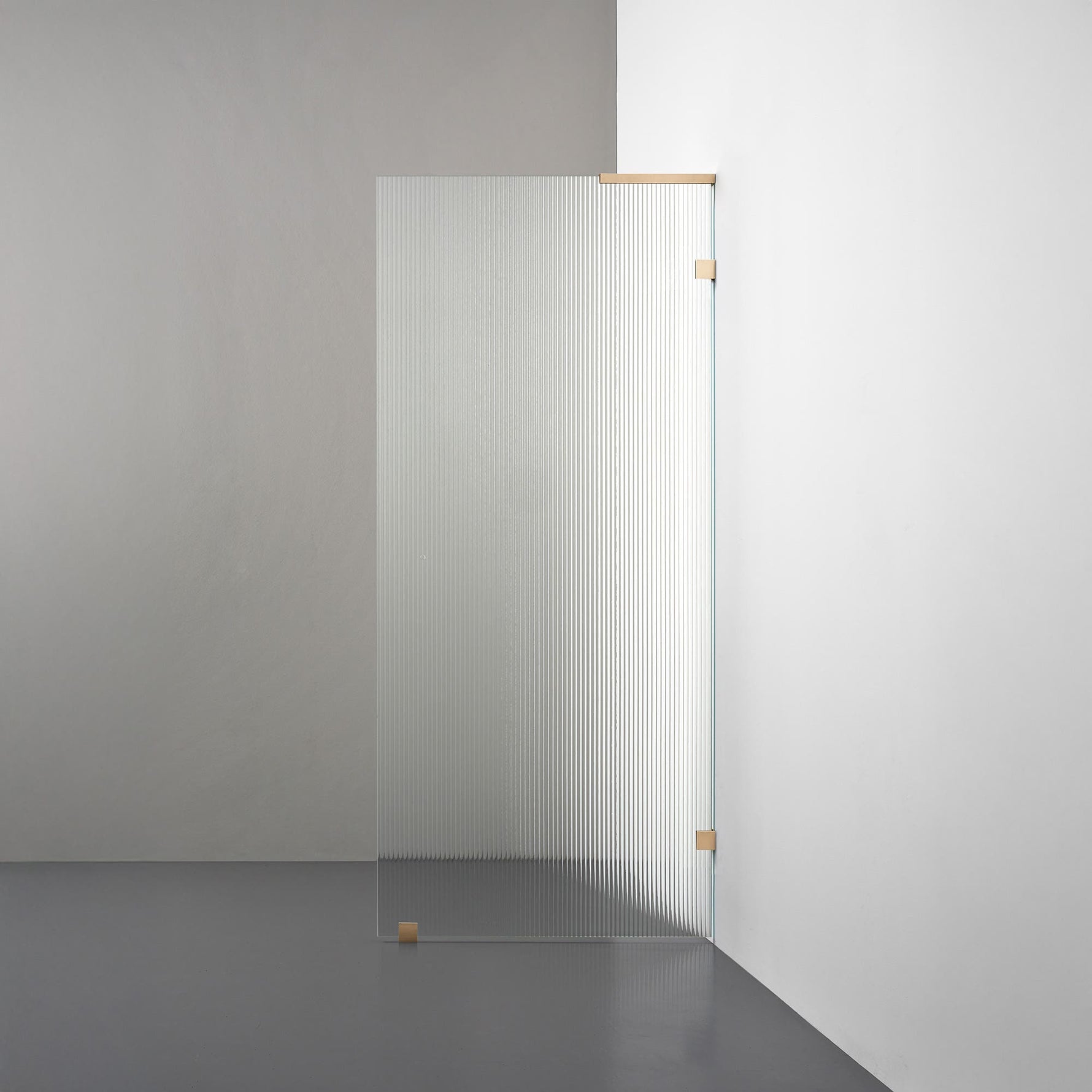 ROOH R4 Badkarsvägg, Räfflat glas, Brass, Höger 
