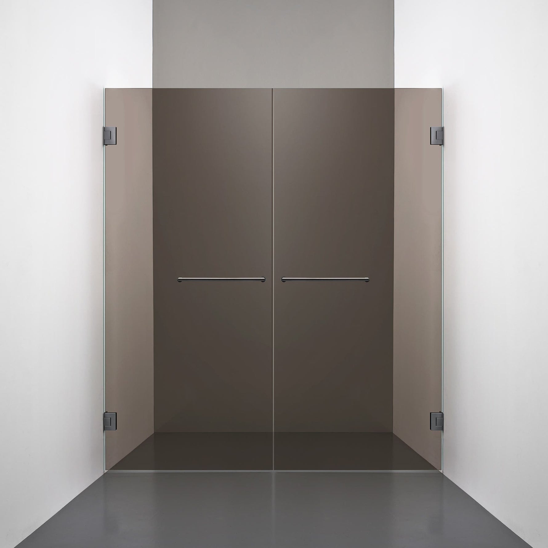 ROOH R4 Duschnisch Dörr+Dörr måttbeställd, Brunfärgat glas, Black chrome, handtag Towelbar 