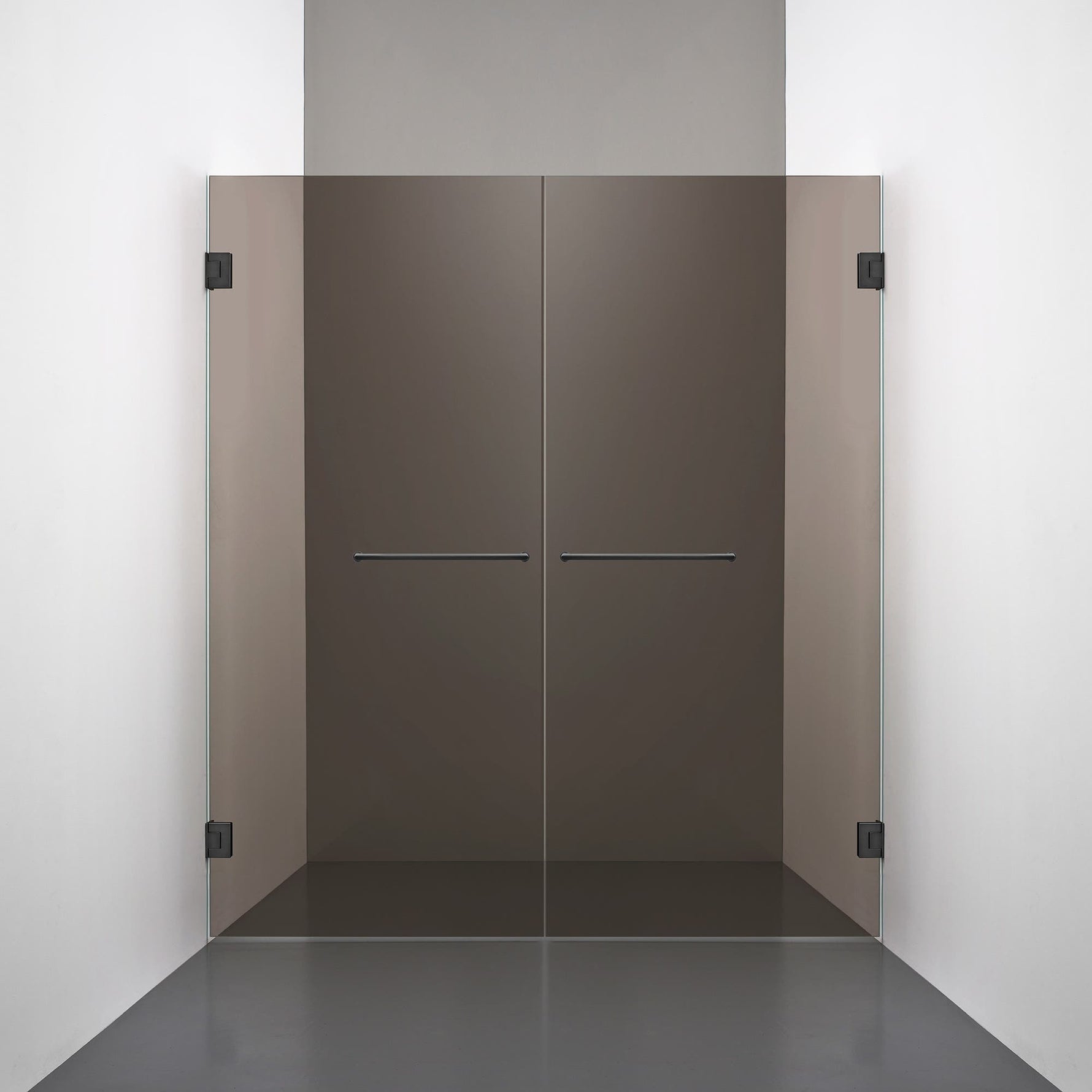 ROOH R4 Duschnisch Dörr+Dörr måttbeställd, Brunfärgat glas, Matte black, handtag Towelbar 