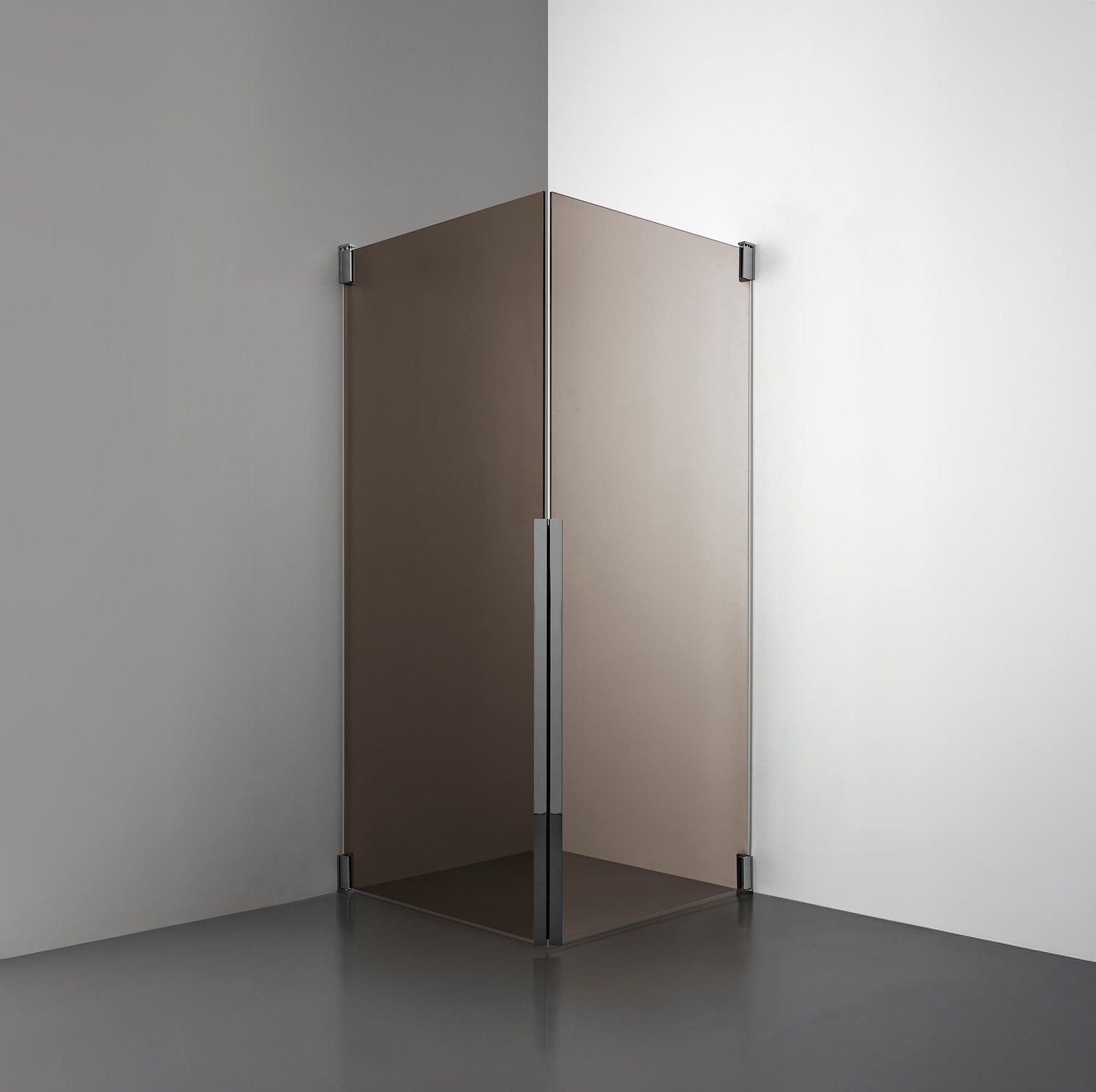ROOH R2 Duschhörna Dörr+Dörr, Brunfärgat glas, Black chrome måttbeställd 