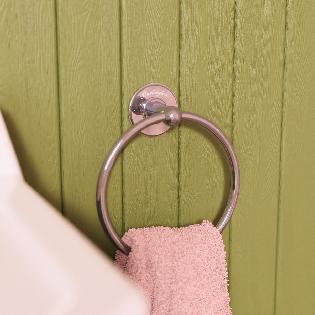 Handduksring Burlington Krom i badrum