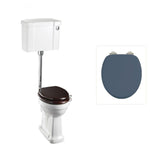 Toalettstol Burlington lågspolande normalhög med soft close-sits bred cistern 52 cm och spolknapp i krom, sits blå