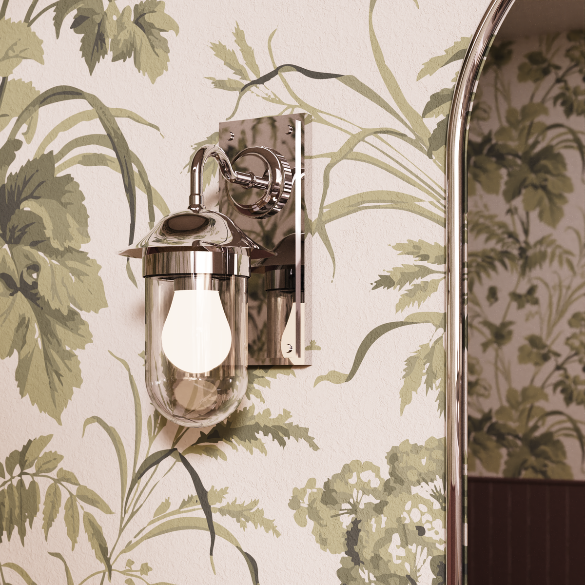 Vägglampa Burlington Guild med klart glas Krom i badrum