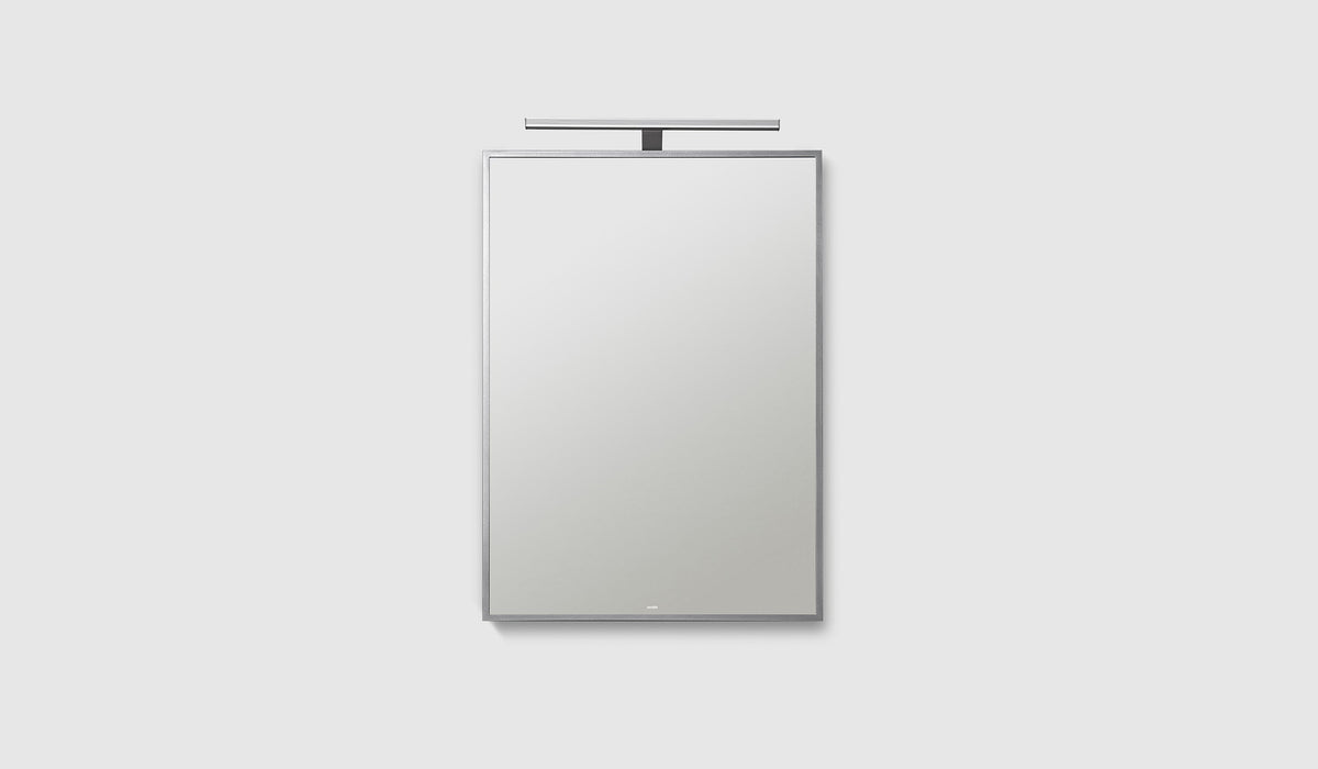 Haven M4 LED-lampa 370 mm i silver på M4 spegel 500x700 mm