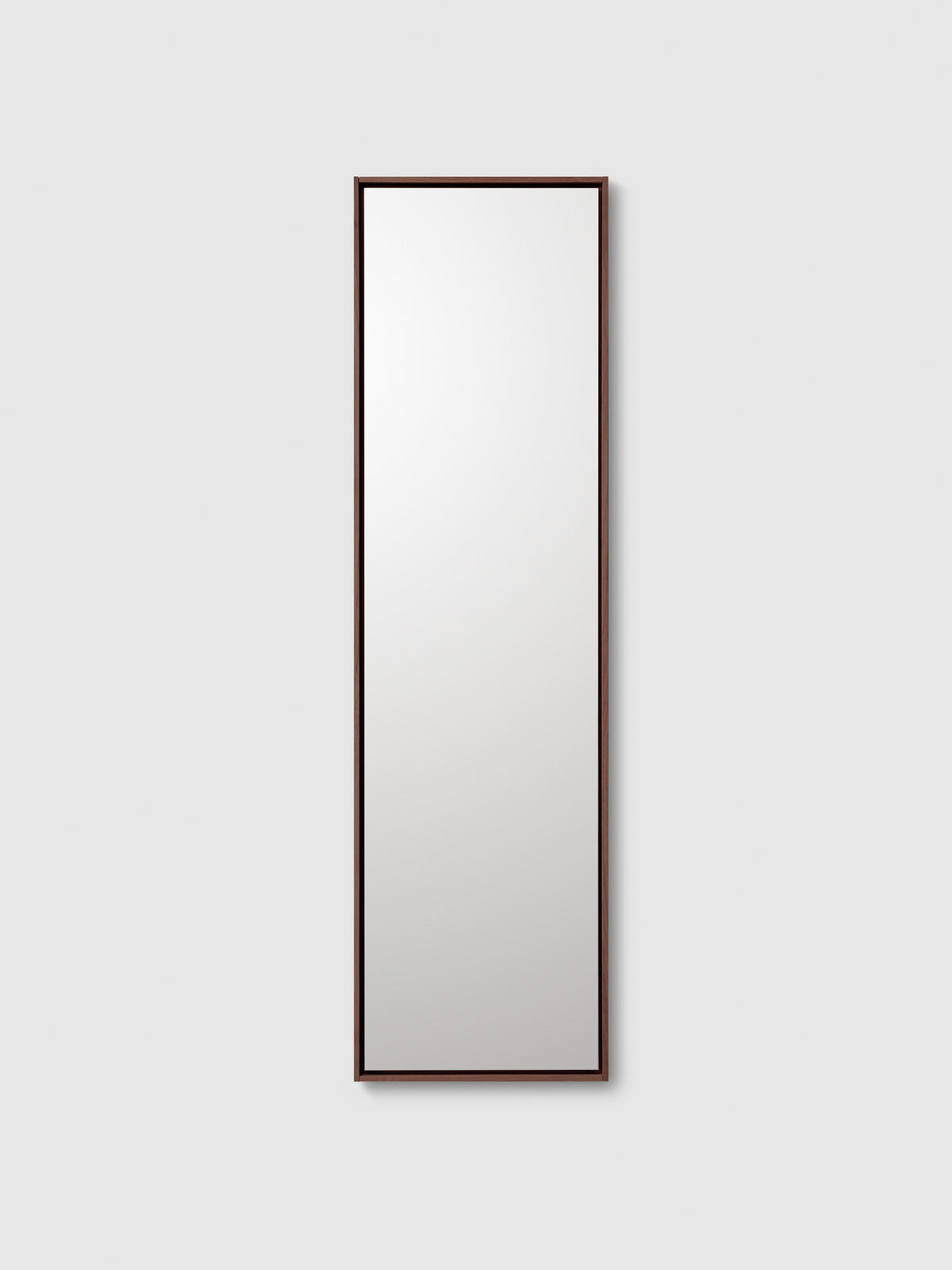 Haven M7 spegel 450x1630 mm med träram i Walnut Wood