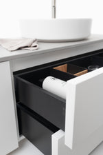 Kommod INR Air Solid 160 E, Premium White, vy snett framifrån