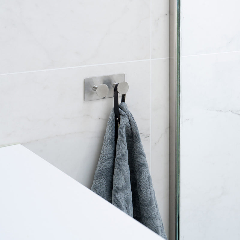Kroklist med 2 krokar Base 210 Borstat rostfritt Beslag Design bild 3