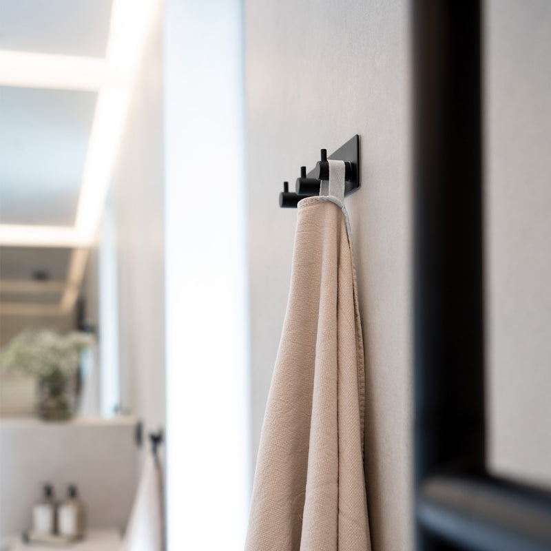Kroklist med 3 krokar Base 220 Mattsvart Beslag Design bild 2